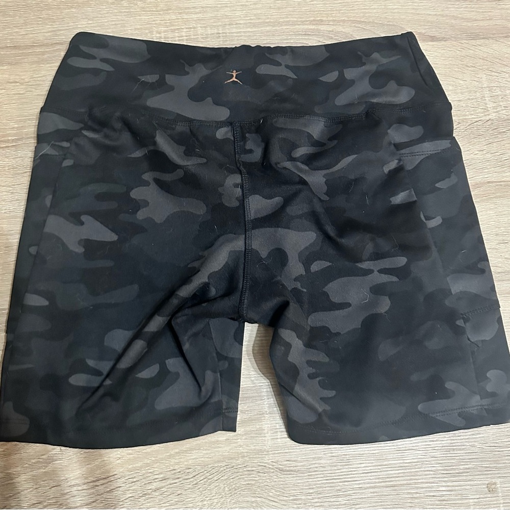 Danskin Women's Camo Bike Shorts (bundle‎ 2) - Black. Size large. - Picture 9 of 11